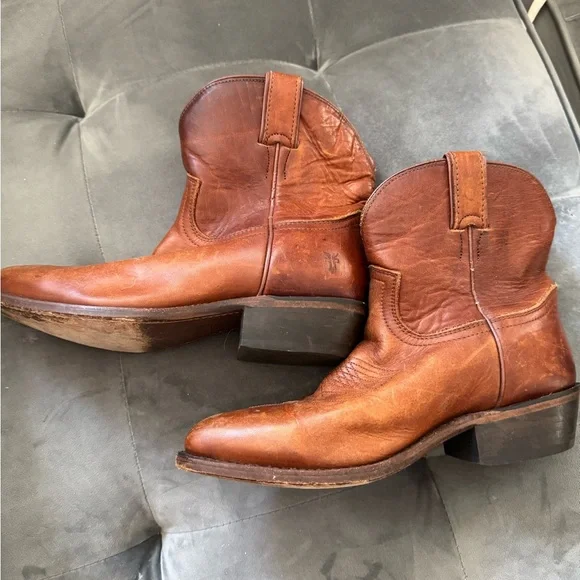 Frye  Billy Short 8.5 Cowboy Boots - Color Cognac- EUC - Picture 2 of 4